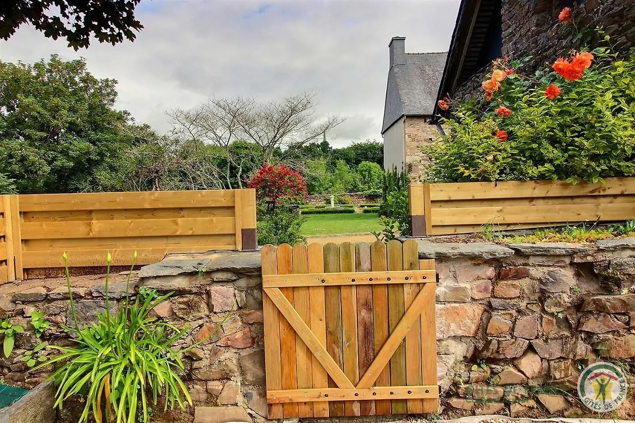 Kergroaz Manor: Luxury Countryside Retreat with Gourmet Dining & Outdoor Jacuzzi Bed & Breakfast Yvias 0*,
