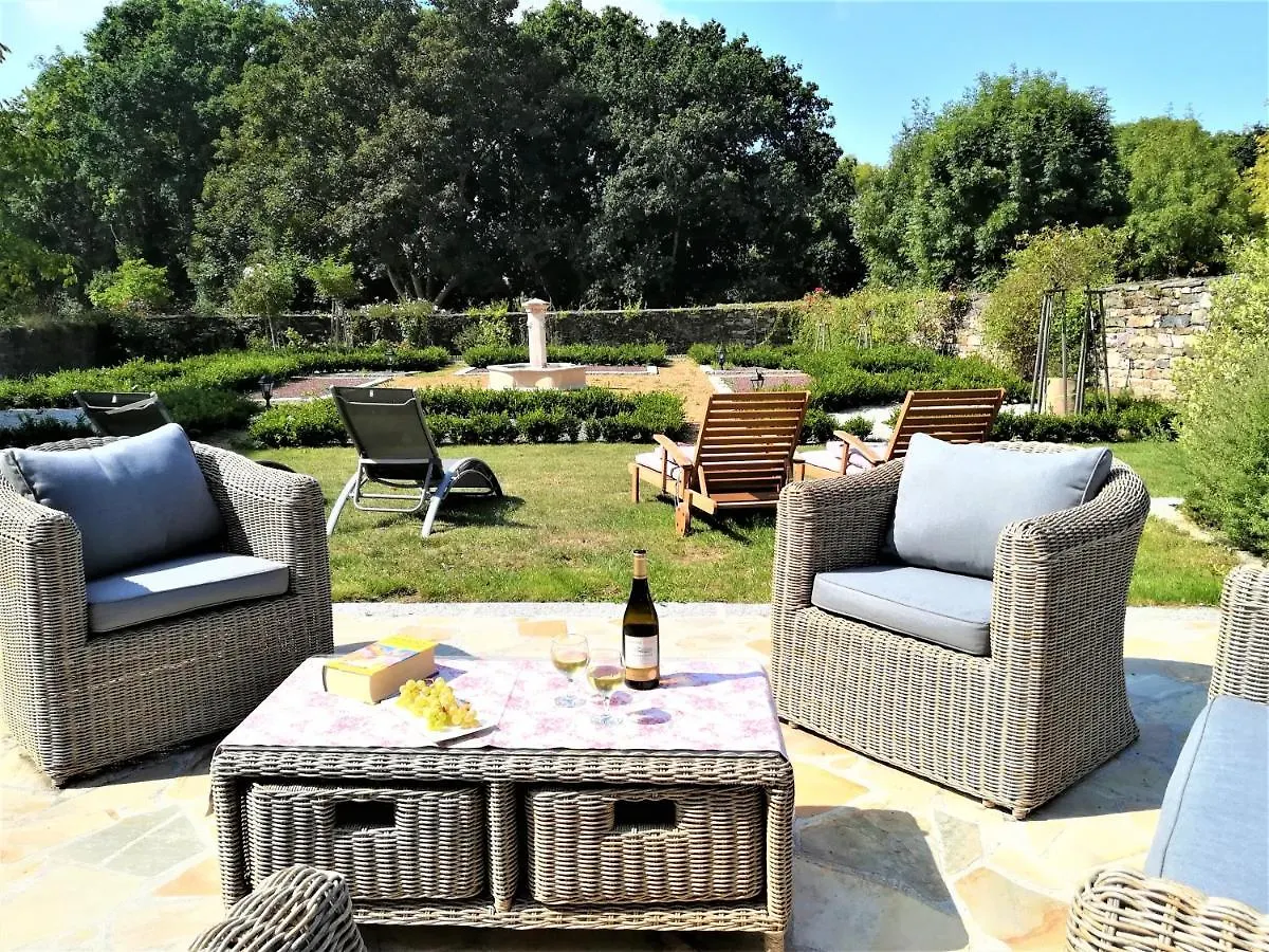 Kergroaz Maner Classe 5 Epis Table D'Hotes Manoir Dans Parc Paysage Jacuzzi En Plein Air Bornes Vehicules Electriques Petit Dejeuner Sucre Sale Inclus Yvias フランス