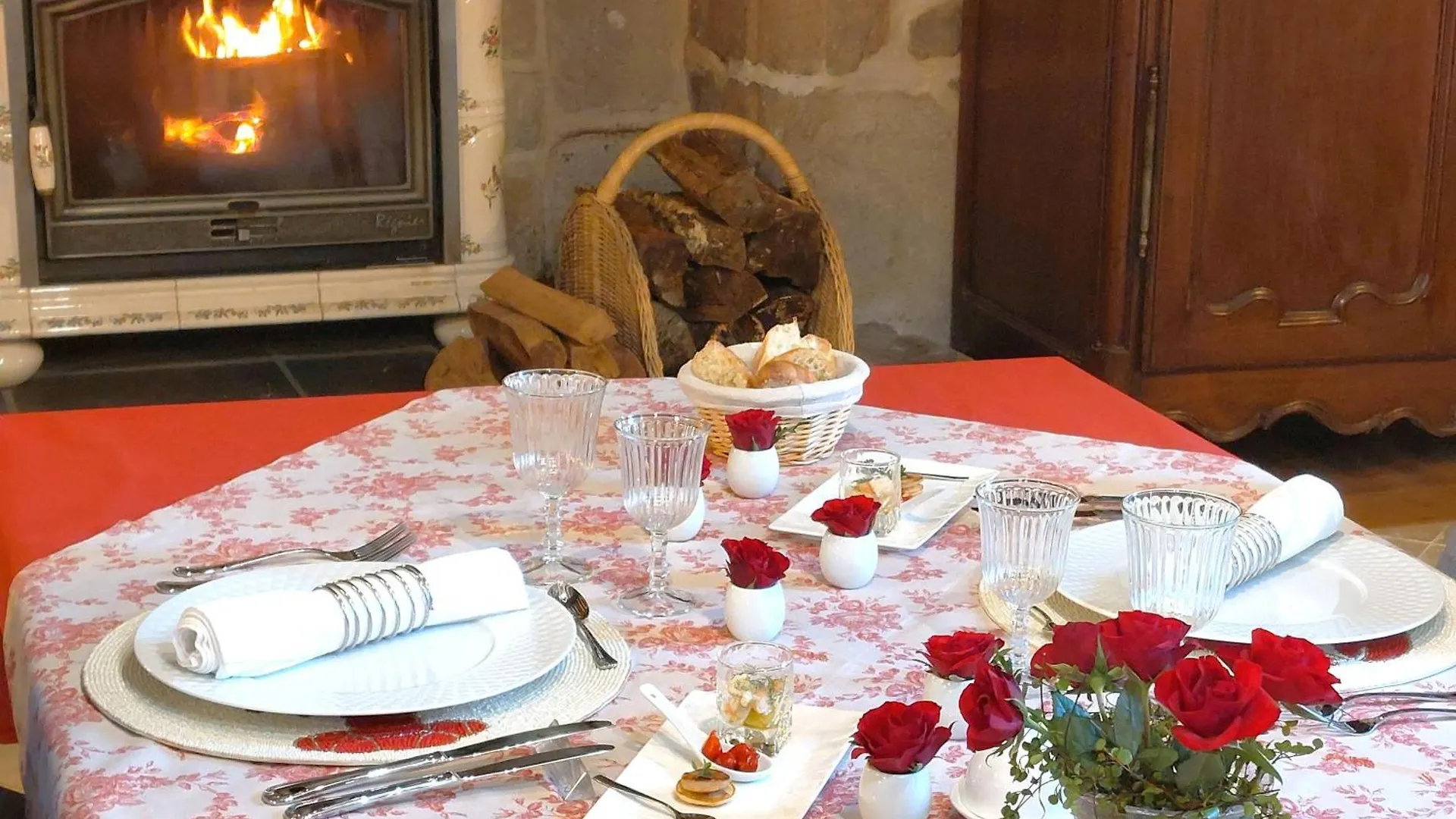 Kergroaz Manor: Luxury Countryside Retreat with Gourmet Dining & Outdoor Jacuzzi Bed & Breakfast Yvias