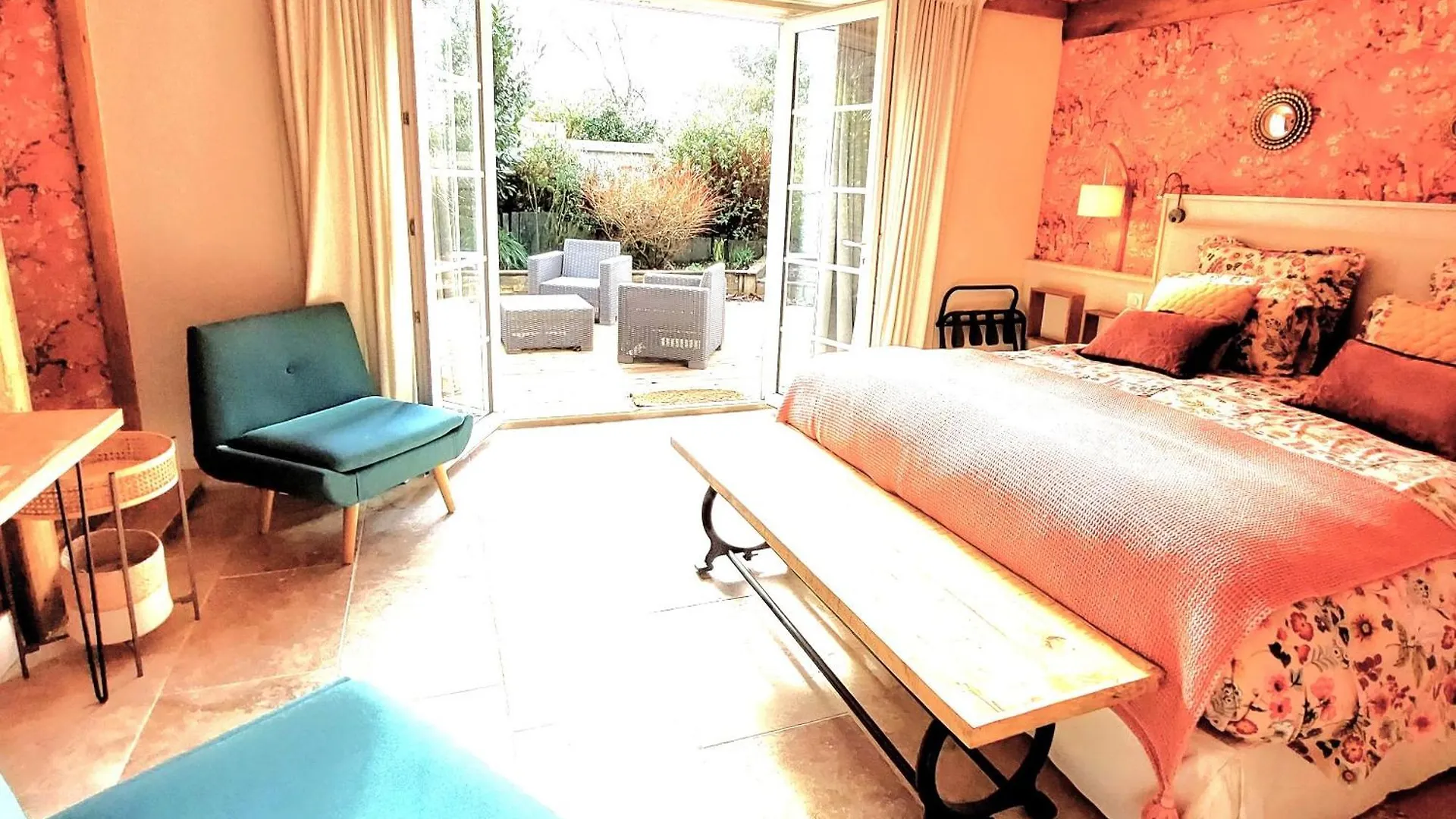 Kergroaz Manor: Luxury Countryside Retreat with Gourmet Dining & Outdoor Jacuzzi Bed & Breakfast Yvias